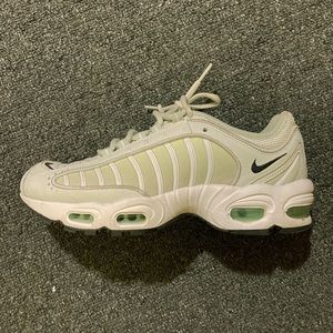 Nike Airmax Women’s Mint Green Size 9